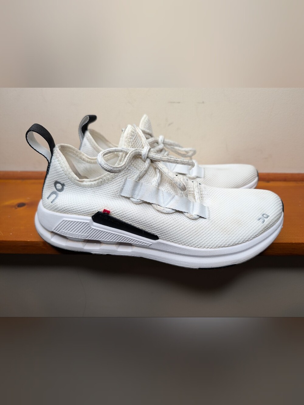 On Cloudeasy Womens 9 White Slip-On Running Shoes CloudTec Sneakers W9
